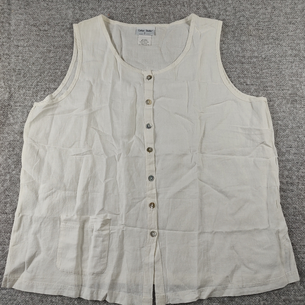 Cotton Studio Chic Sleeveless Button-Down Shirt in Cream Large